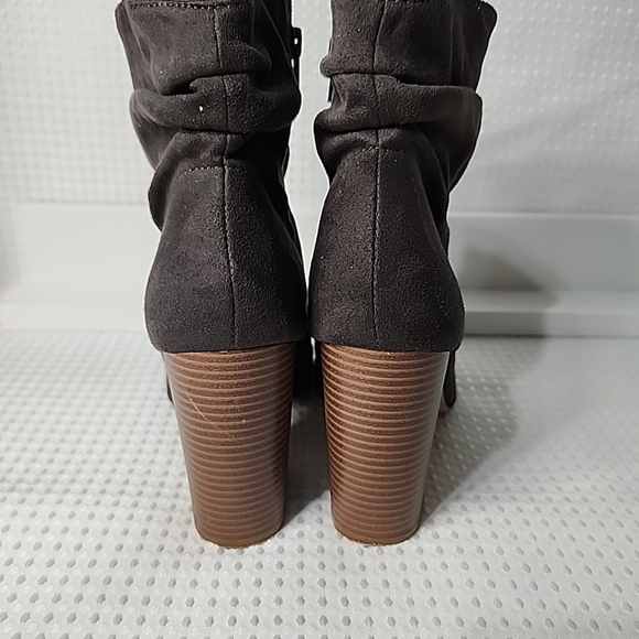 Indigo Rd Peep Toe Booties Gray Suede 3.75" High Block Heel Womens  9.5M Shoes - Picture 8 of 9